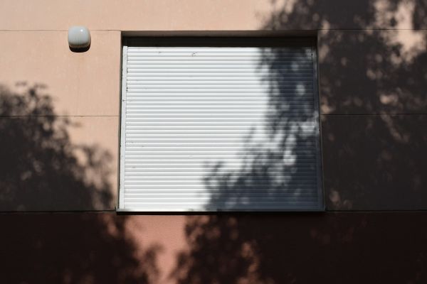 Les critiques fréquentes sur les volets roulants solaires